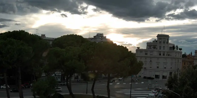 Immagine in archivio delle 6 PM