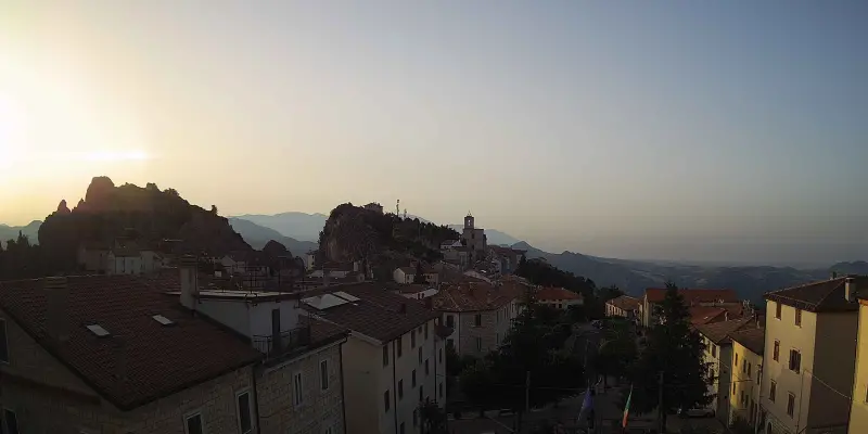 Immagine in archivio delle 7 PM