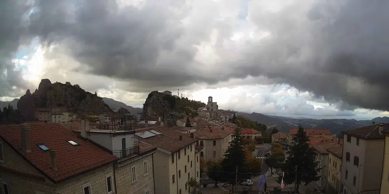 Immagine in archivio delle 5 PM