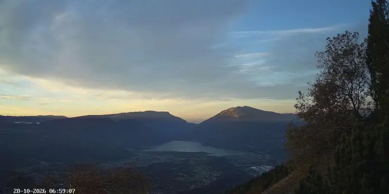 Immagine in archivio delle 7 AM
