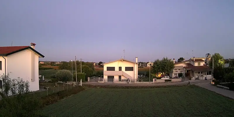 Immagine in archivio delle 6 AM