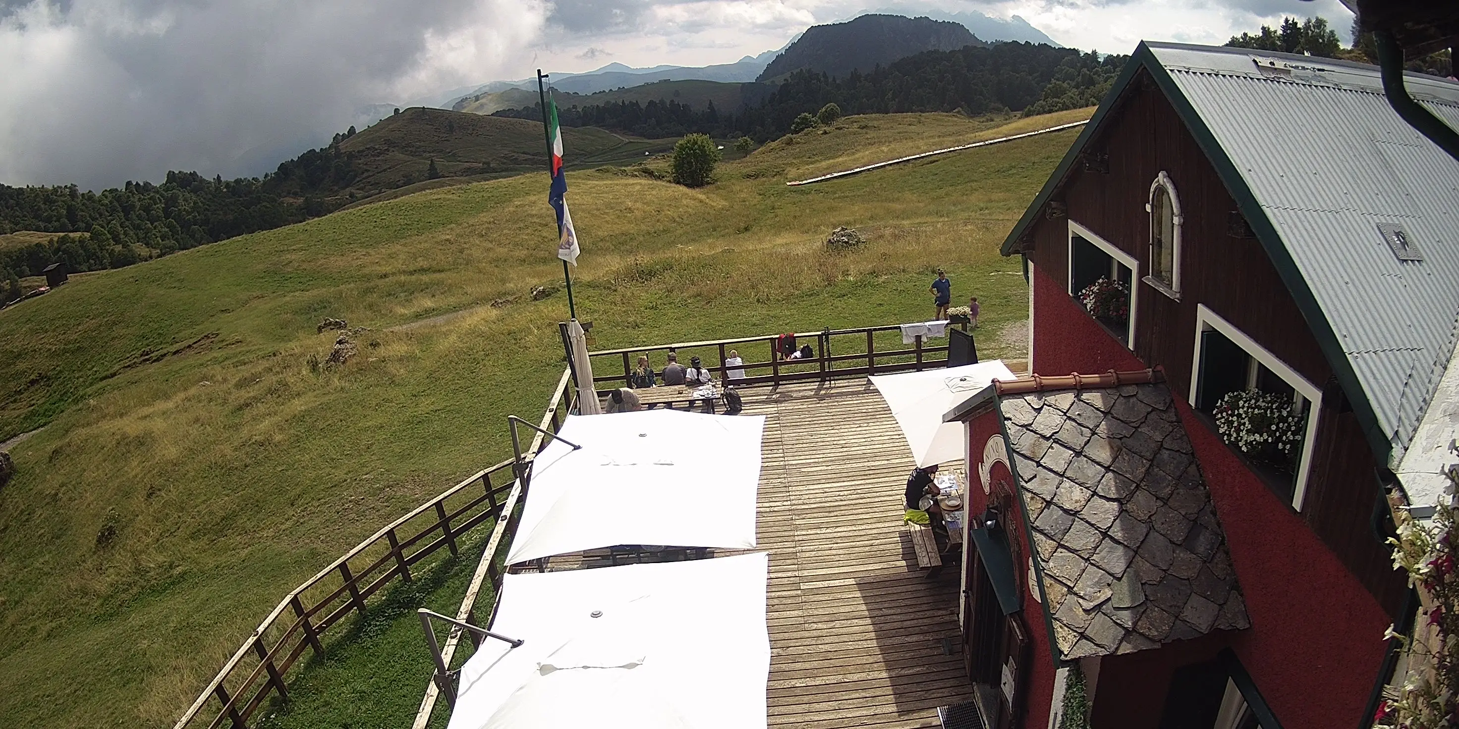 Webcam Rifugio Sassi Castelli Lombardia in diretta